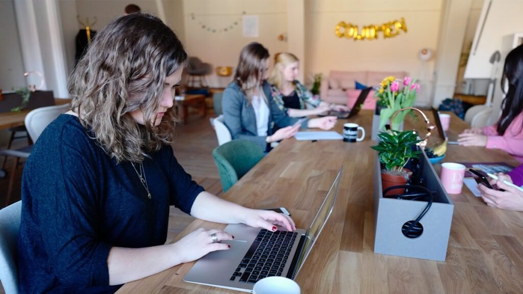 Why Companies Are Choosing Coworking Spaces Over Traditional Offices